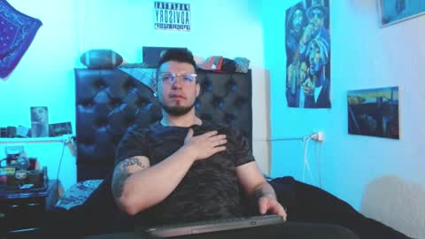 brad hot boy online show from February 26, 2026, 3:33 pm