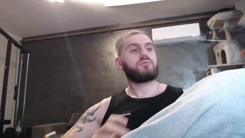 Snapshot of brad_pittfall chatting on November 28, 2025, 6:43 pm ask me online show from November 28, 2025, 6:43 pm