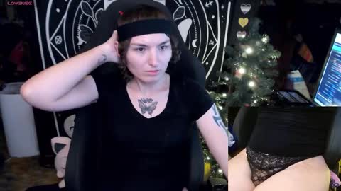 BrandiWRLD999 online show from December 27, 2024, 6:14 am