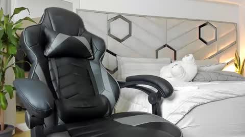 Snapshot of brandonandnat chatting on February 2, 2025, 3:54 am Brandon and Nath online show from February 2, 2025, 3:54 am