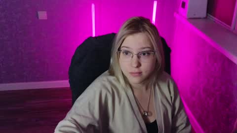 Belle  online show from February 5, 2025, 12:53 am