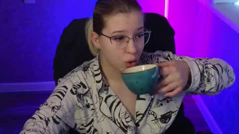 Belle  online show from March 2, 2025, 5:01 am