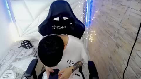 Snapshot of brayan_lopezz chatting on December 3, 2024, 2:27 pm BRAYAN online show from December 3, 2024, 2:27 pm