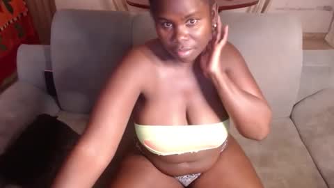 Snapshot of breestaarrs chatting on November 19, 2025, 7:19 am Valentina online show from November 19, 2025, 7:19 am