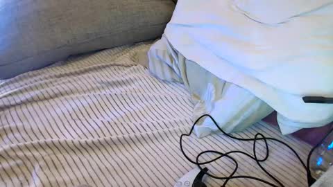 Snapshot of breezydicks chatting on December 21, 2025, 6:04 pm breezydicks online show from December 21, 2025, 6:04 pm