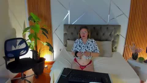 Snapshot of brenda_hertz chatting on December 16, 2025, 11:26 am BRENDA online show from December 16, 2025, 11:26 am