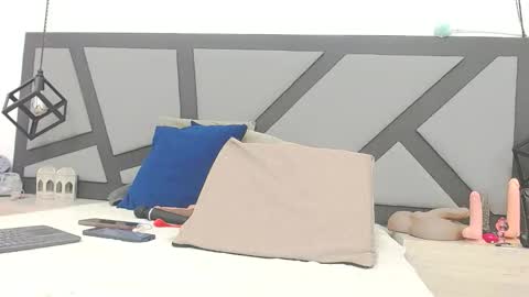 BRENDA VELASQUEZ online show from October 23, 2025, 8:18 pm