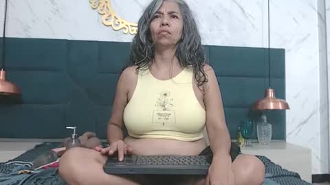 Snapshot of brenda_velasquez chatting on April 19, 2026, 9:41 am BRENDA VELASQUEZ online show from April 19, 2026, 9:41 am