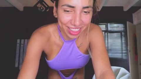 brendaaguerra online show from January 7, 2025, 8:10 pm