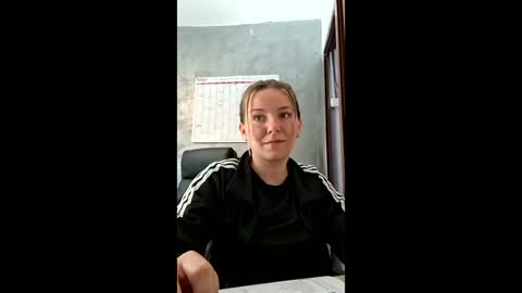 Snapshot of brendaaryas chatting on April 24, 2026, 7:33 am Brenda online show from April 24, 2026, 7:33 am