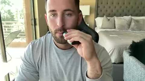 Snapshot of brettmycles chatting on October 31, 2025, 5:47 pm Brett Mycles online show from October 31, 2025, 5:47 pm