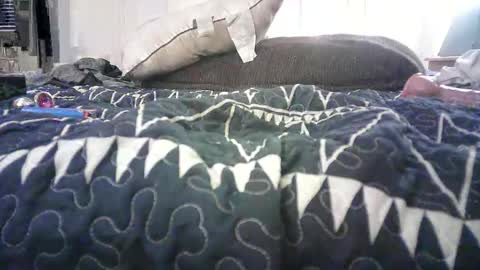 Snapshot of bri20fu chatting on April 28, 2026, 2:22 pm raining down on me online show from April 28, 2026, 2:22 pm