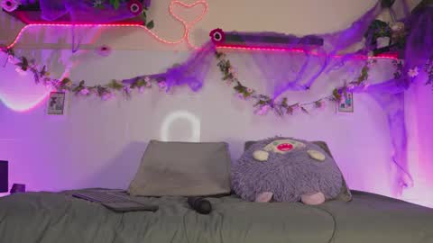 Bri cullen online show from October 14, 2025, 2:56 am