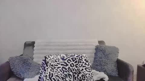 bri_fox online show from April 17, 2026, 7:17 pm