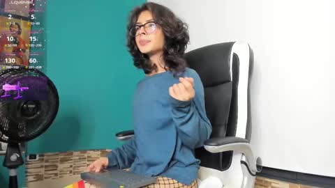 Snapshot of bri_lopez chatting on December 17, 2024, 5:18 am bri_lopez online show from December 17, 2024, 5:18 am