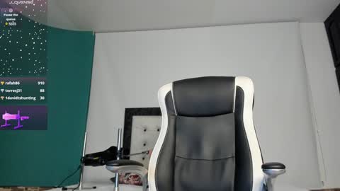 Snapshot of bri_lopez chatting on January 15, 2025, 7:48 am bri_lopez online show from January 15, 2025, 7:48 am