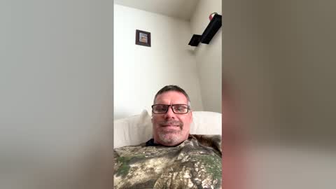 Snapshot of brian38431 chatting on December 14, 2025, 5:29 pm brian38431 online show from December 14, 2025, 5:29 pm