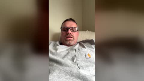 Snapshot of brian38431 chatting on December 19, 2025, 6:04 pm brian38431 online show from December 19, 2025, 6:04 pm