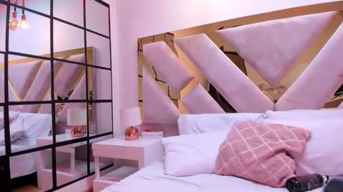 Brianna  online show from December 5, 2025, 12:25 pm