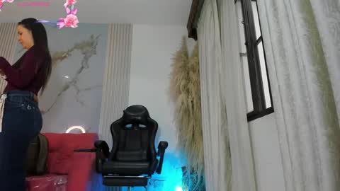    online show from October 11, 2025, 11:53 am