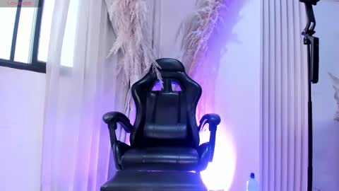    online show from November 14, 2025, 12:37 pm