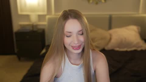 Snapshot of bright_diamonds_054 chatting on October 25, 2025, 12:18 am Diamonds Girls online show from October 25, 2025, 12:18 am