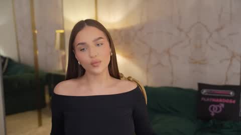 Snapshot of bright_diamonds_054 chatting on October 25, 2025, 12:23 pm Diamonds Girls online show from October 25, 2025, 12:23 pm