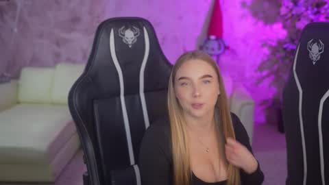 Snapshot of bright_diamonds_054 chatting on November 21, 2025, 12:26 pm Diamonds Girls online show from November 21, 2025, 12:26 pm