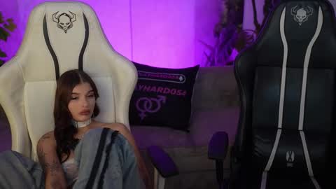 Snapshot of bright_diamonds_054 chatting on November 27, 2025, 9:50 pm Diamonds Girls online show from November 27, 2025, 9:50 pm