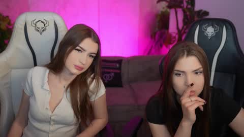 Snapshot of bright_diamonds_054 chatting on December 2, 2025, 11:37 am Diamonds Girls online show from December 2, 2025, 11:37 am