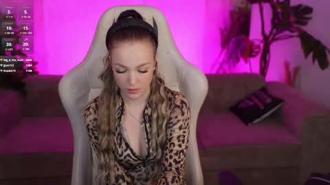 Snapshot of bright_diamonds_054 chatting on December 2, 2025, 11:45 pm Diamonds Girls online show from December 2, 2025, 11:45 pm