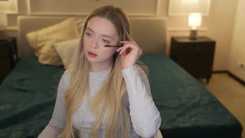 Snapshot of bright_diamonds_054 chatting on December 14, 2025, 8:09 am Diamonds Girls online show from December 14, 2025, 8:09 am