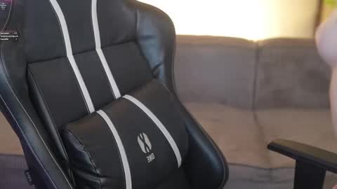 Diamonds Girls online show from February 19, 2026, 8:54 am