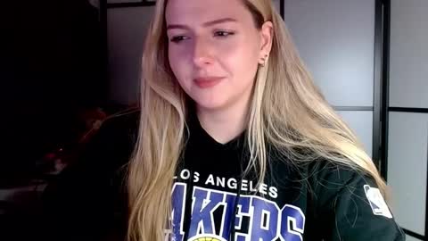 Snapshot of britneyglow chatting on December 1, 2024, 7:36 pm BritneyGlow online show from December 1, 2024, 7:36 pm