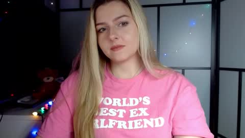 Snapshot of britneyglow chatting on December 7, 2024, 4:36 pm BritneyGlow online show from December 7, 2024, 4:36 pm