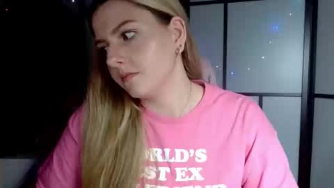 Snapshot of britneyglow chatting on December 7, 2024, 11:12 pm BritneyGlow online show from December 7, 2024, 11:12 pm