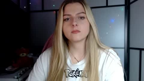 Snapshot of britneyglow chatting on December 8, 2024, 9:30 pm BritneyGlow online show from December 8, 2024, 9:30 pm