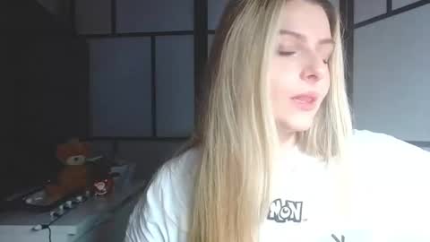 Snapshot of britneyglow chatting on December 9, 2024, 9:48 pm BritneyGlow online show from December 9, 2024, 9:48 pm