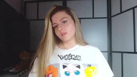 Snapshot of britneyglow chatting on December 10, 2024, 12:50 am BritneyGlow online show from December 10, 2024, 12:50 am