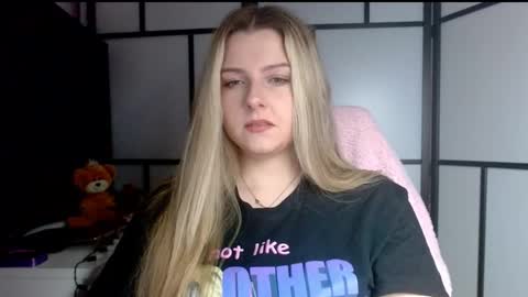 Snapshot of britneyglow chatting on December 13, 2024, 4:49 pm BritneyGlow online show from December 13, 2024, 4:49 pm