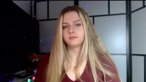 Snapshot of britneyglow chatting on December 13, 2024, 11:06 pm BritneyGlow online show from December 13, 2024, 11:06 pm