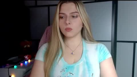 Snapshot of britneyglow chatting on December 15, 2024, 3:42 pm BritneyGlow online show from December 15, 2024, 3:42 pm