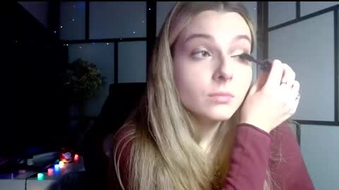 Snapshot of britneyglow chatting on December 16, 2024, 5:00 pm BritneyGlow online show from December 16, 2024, 5:00 pm