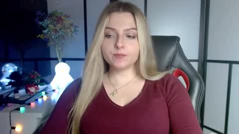 Snapshot of britneyglow chatting on December 16, 2024, 9:31 pm BritneyGlow online show from December 16, 2024, 9:31 pm