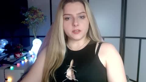 Snapshot of britneyglow chatting on December 17, 2024, 4:43 pm BritneyGlow online show from December 17, 2024, 4:43 pm