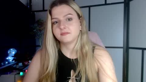 Snapshot of britneyglow chatting on December 17, 2024, 7:48 pm BritneyGlow online show from December 17, 2024, 7:48 pm