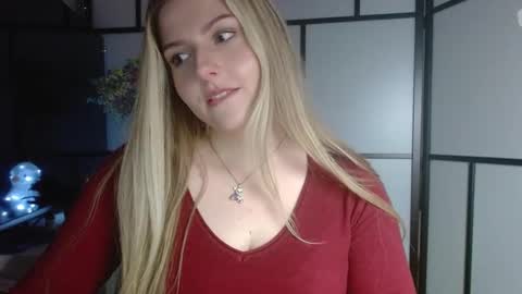 Snapshot of britneyglow chatting on December 22, 2024, 10:04 pm BritneyGlow online show from December 22, 2024, 10:04 pm