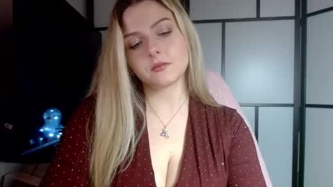 Snapshot of britneyglow chatting on December 28, 2024, 6:50 pm BritneyGlow online show from December 28, 2024, 6:50 pm