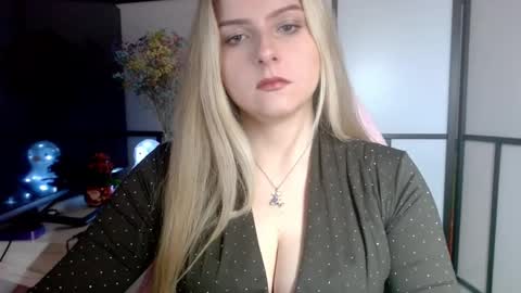 Snapshot of britneyglow chatting on December 29, 2024, 4:08 pm BritneyGlow online show from December 29, 2024, 4:08 pm