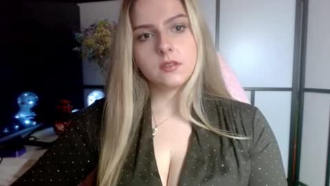 Snapshot of britneyglow chatting on December 29, 2024, 7:11 pm BritneyGlow online show from December 29, 2024, 7:11 pm